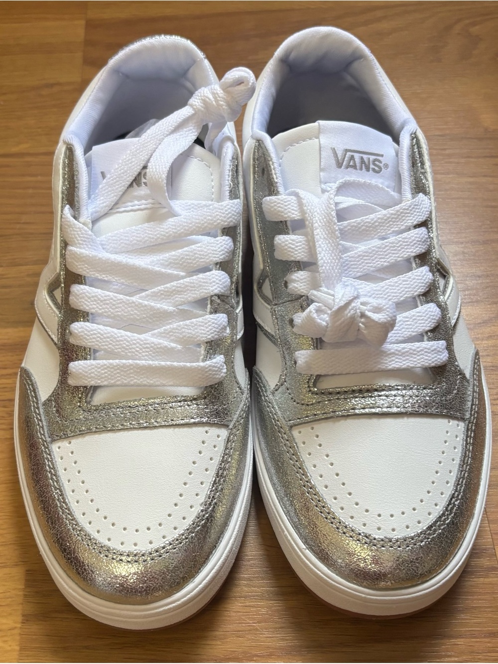 NIB Vans Women’s Lowland Comfycush Metallic Silver Sneakers Size US 9 - Picture 4 of 10